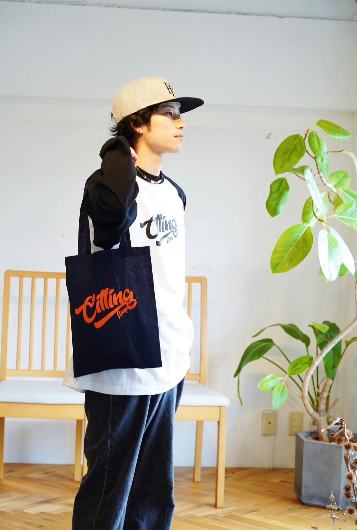 CHILLING TOTE BAG