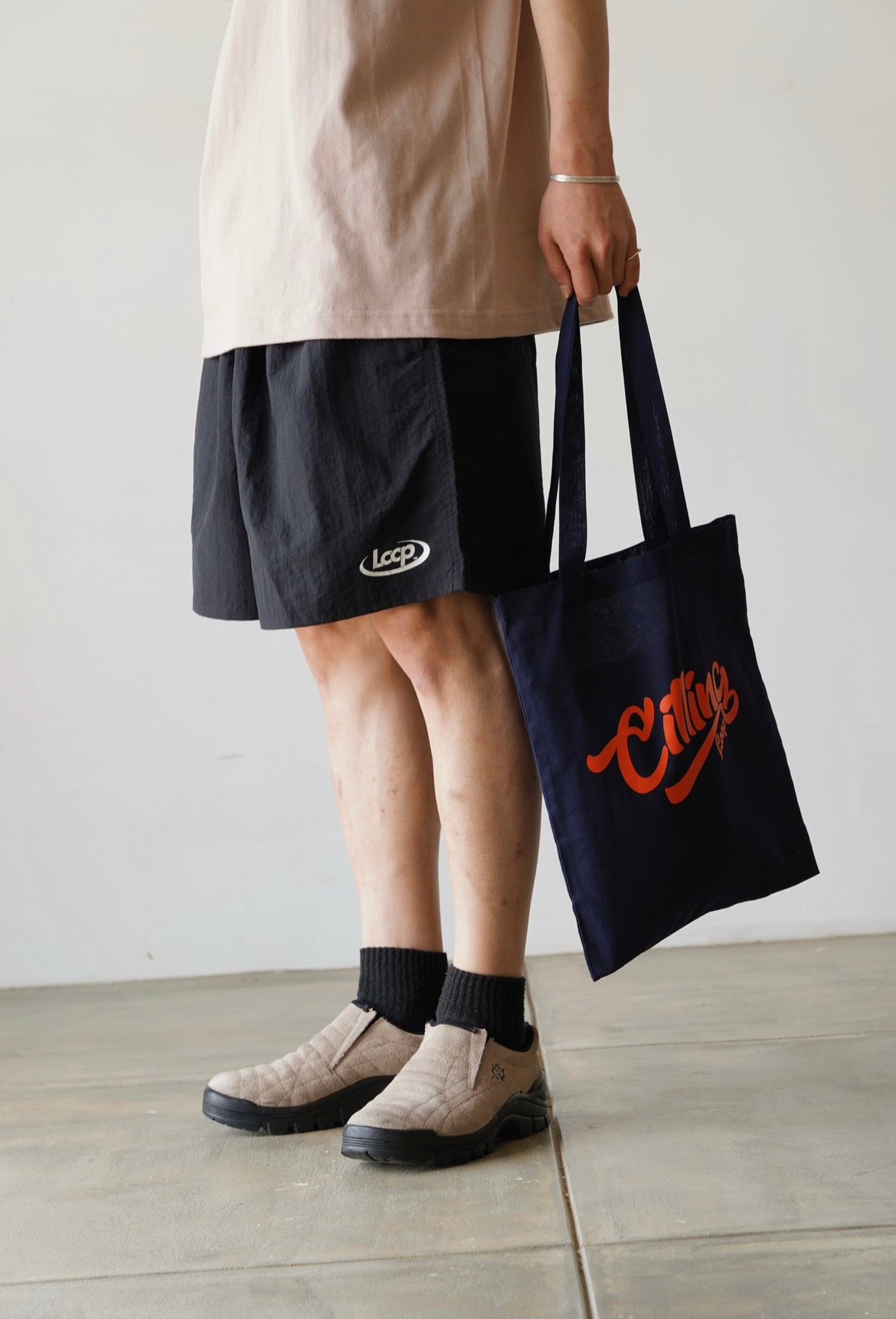 CHILLING TOTE BAG