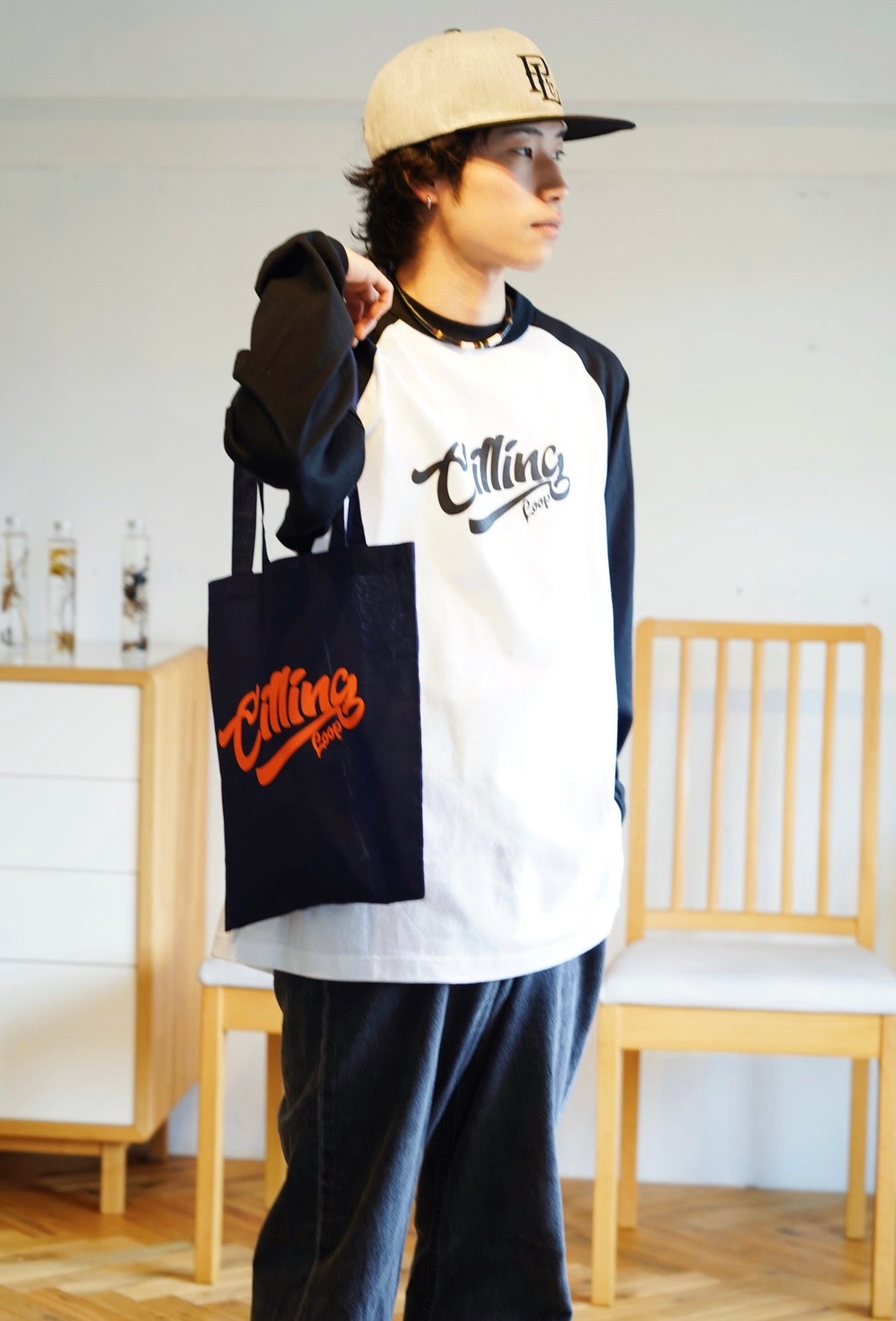 CHILLING TOTE BAG