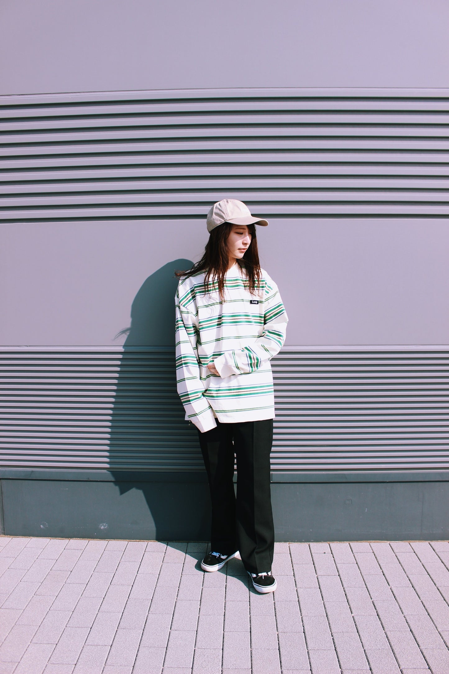 Loop emblem border long t-shirt