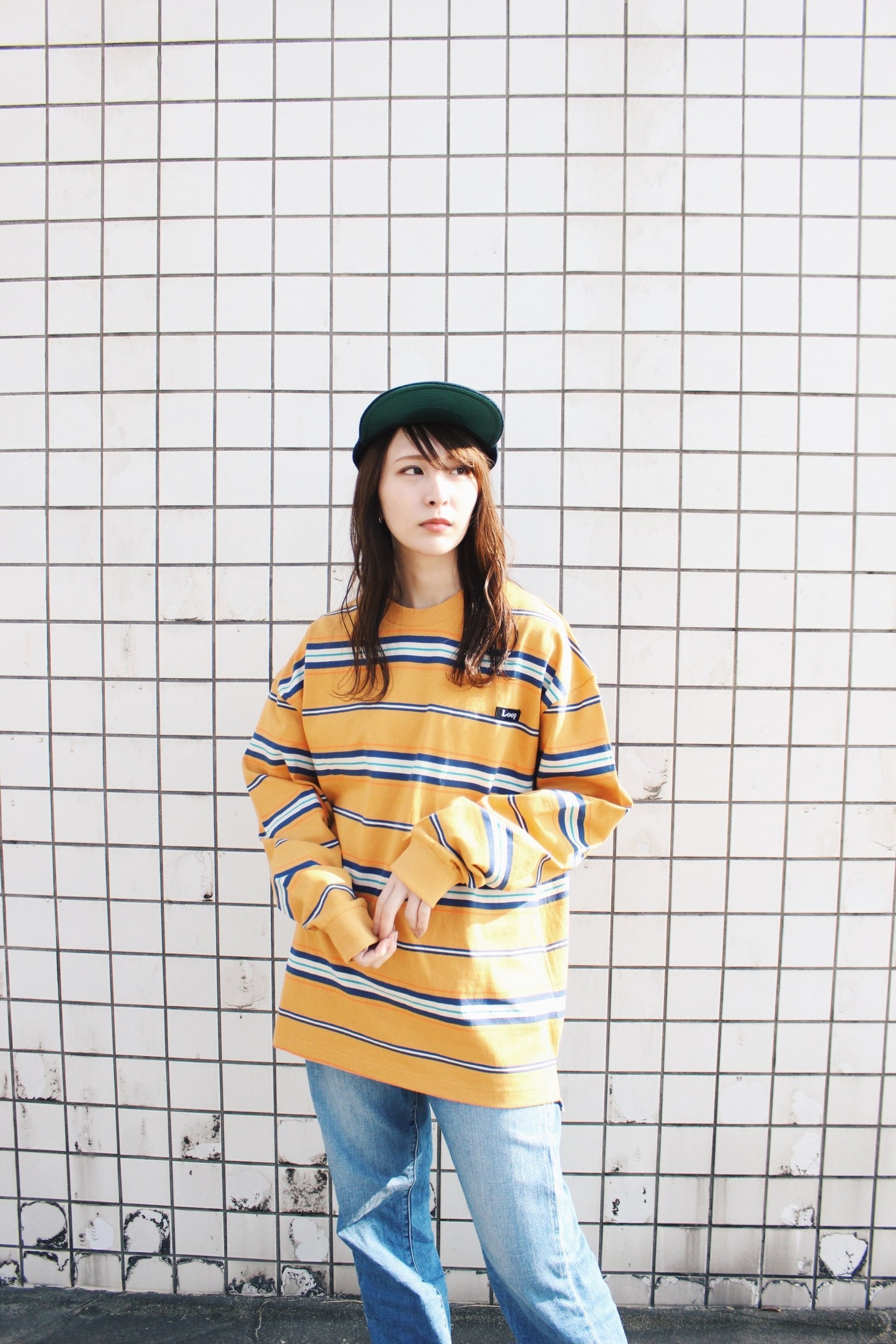 Loop emblem border long t-shirt